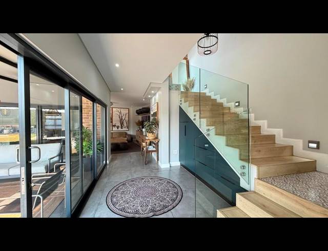 5 BEDROOM HOUSE FOR SALE IN MIDSTREAM HEIGHTS